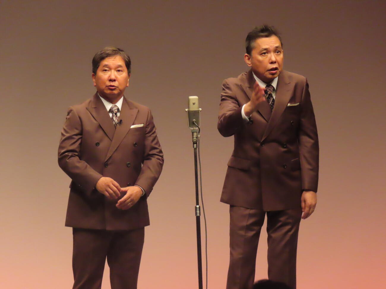 爆笑問題の田中裕二（左）と太田光