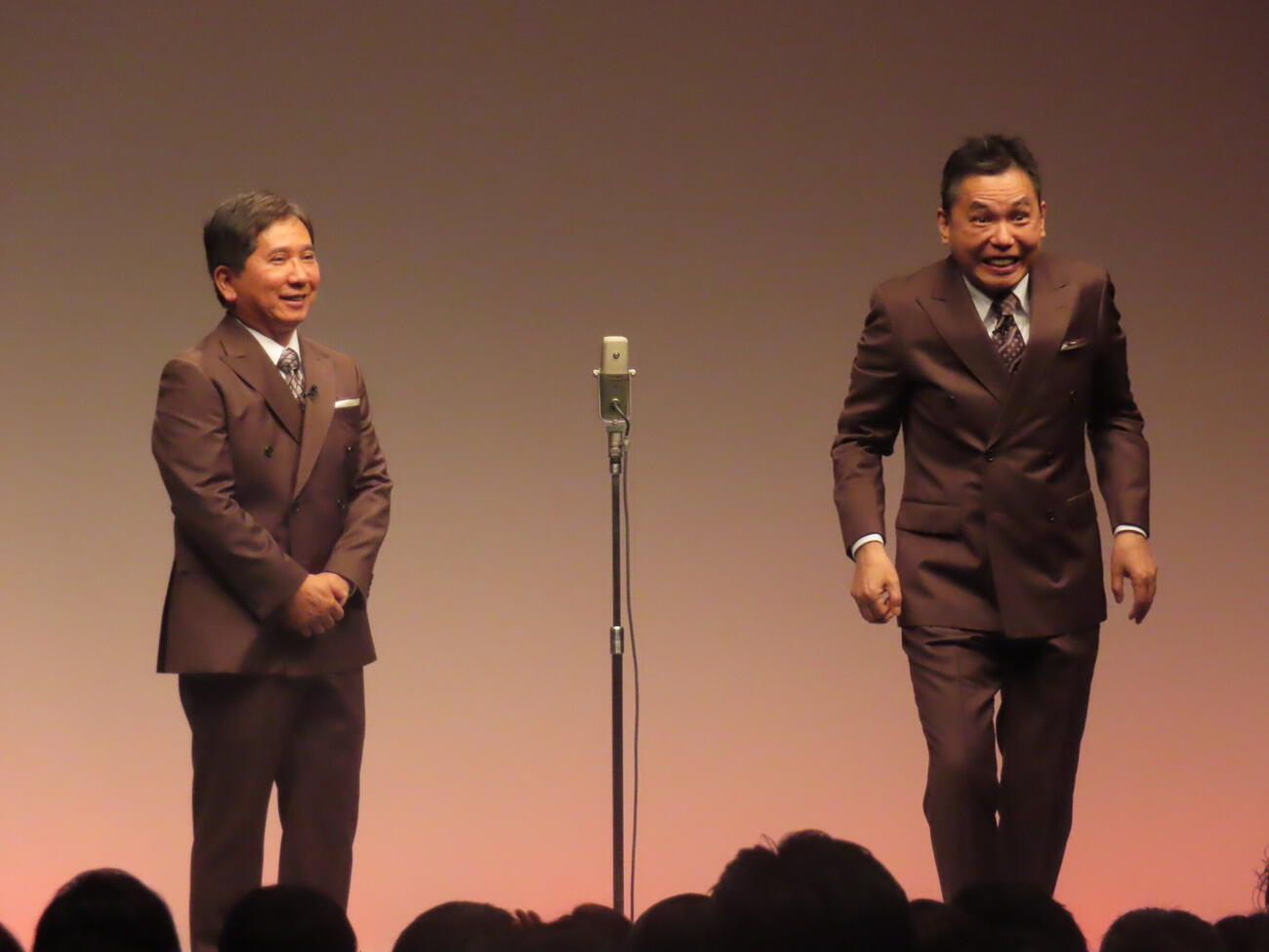 爆笑問題の田中裕二（左）と太田光