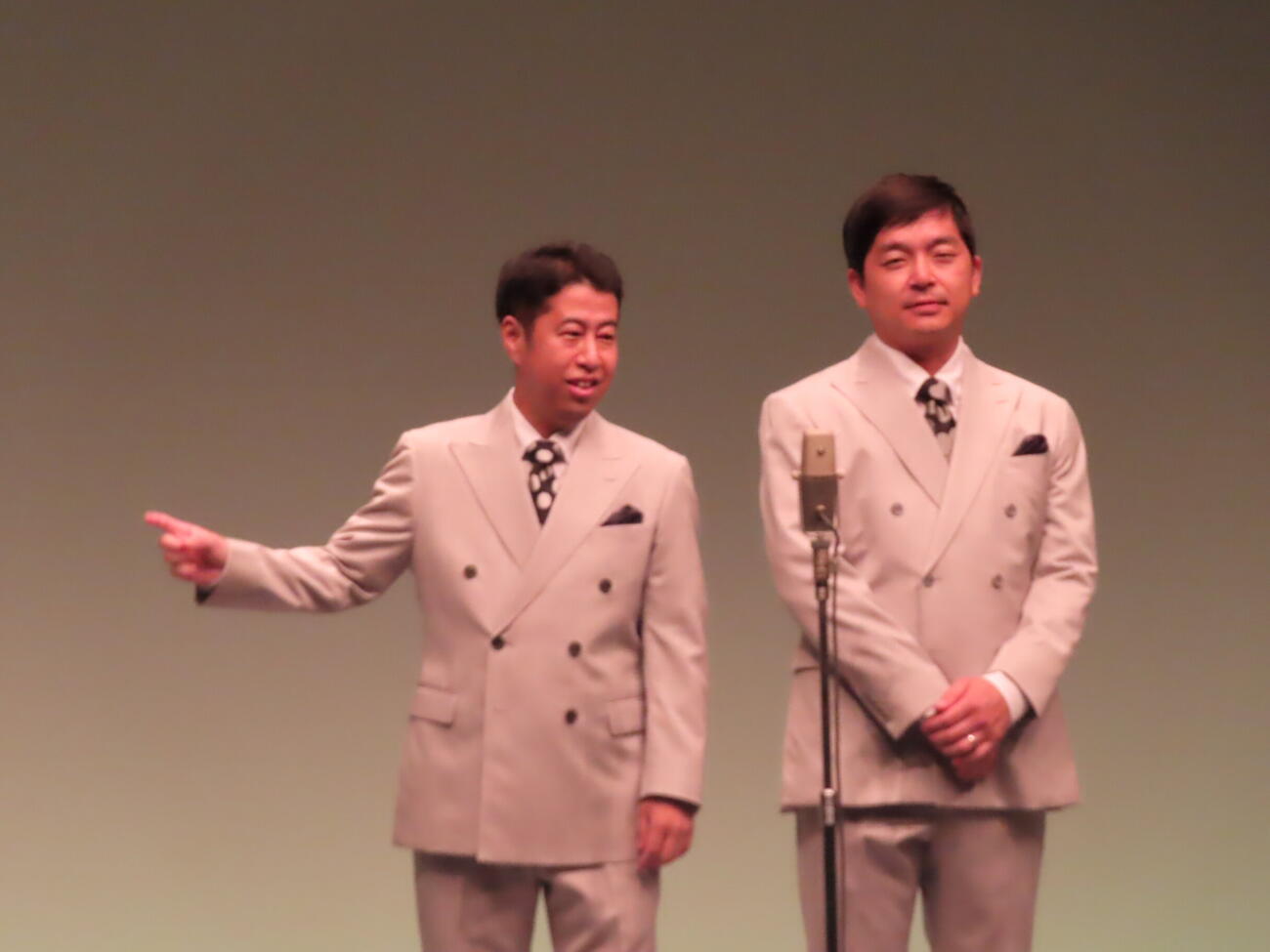 ウエストランドの井口浩之（左）と河本太