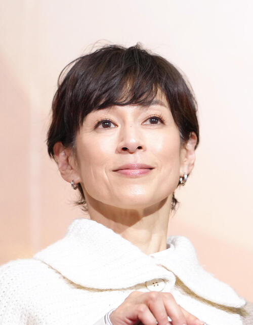 還暦迎えた大物女優、満面スマイルの誕生日ショットに「永遠のマドンナ」「いつまでも綺麗」