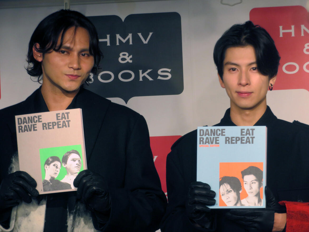 カルチャースタイルブック「DANCE EAT RAVE REPEAT」発売記念イベントに出席したTHE RAMPAGEの龍（左）と長谷川慎（撮影・川田和博）