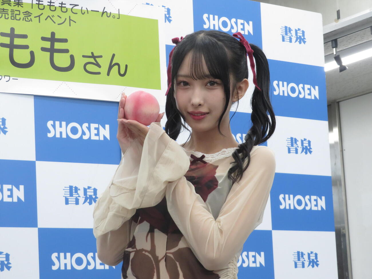 ファースト写真集「もももてぃーん。」発売を記念した取材会に出席した北原もも　