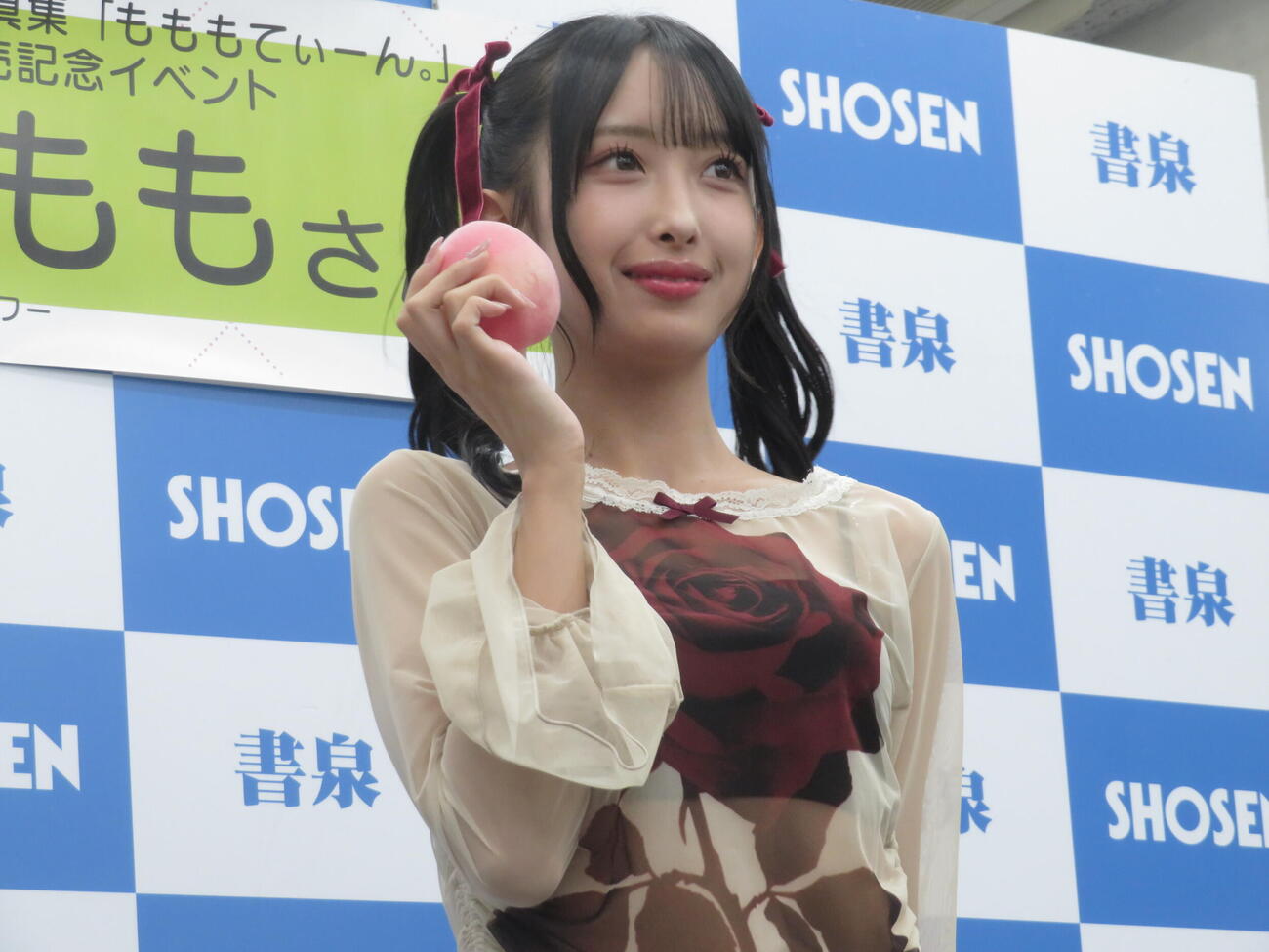 ファースト写真集「もももてぃーん。」発売を記念した取材会に出席した北原もも　