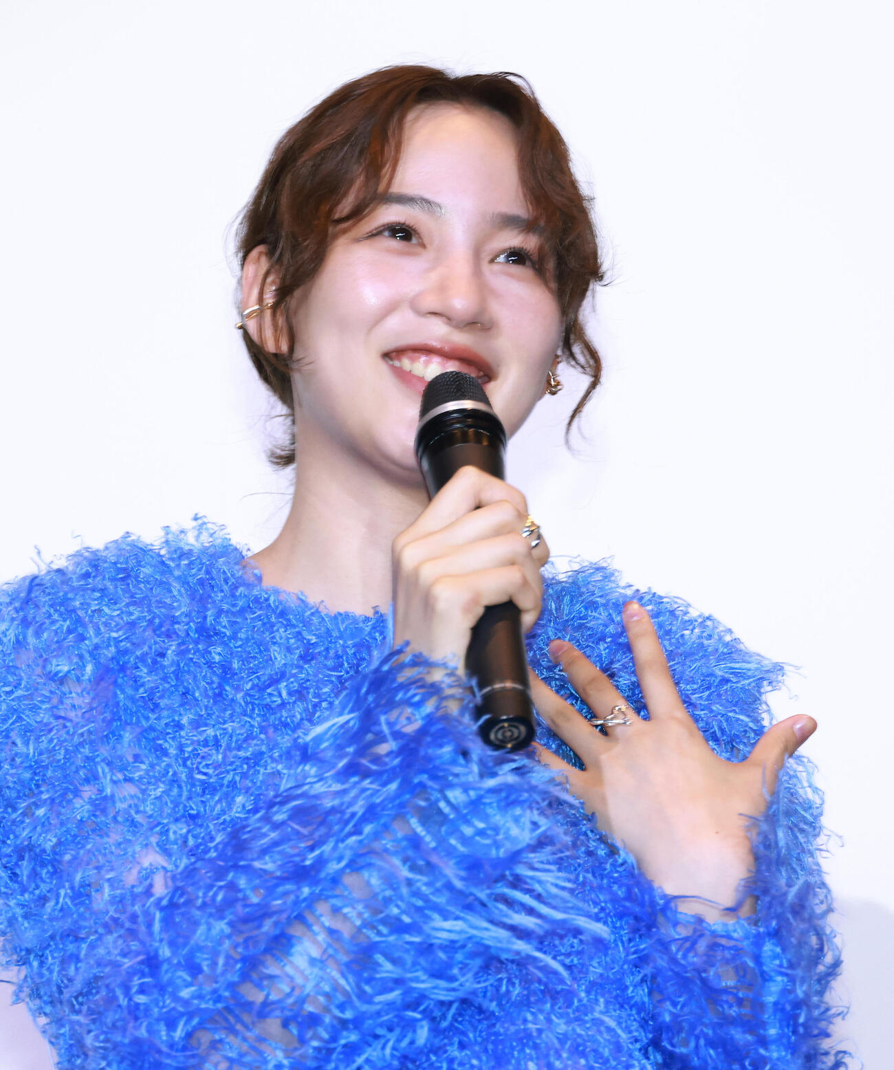 映画「平行と垂直」公開記念舞台あいさつを行うのん（撮影・中島郁夫）