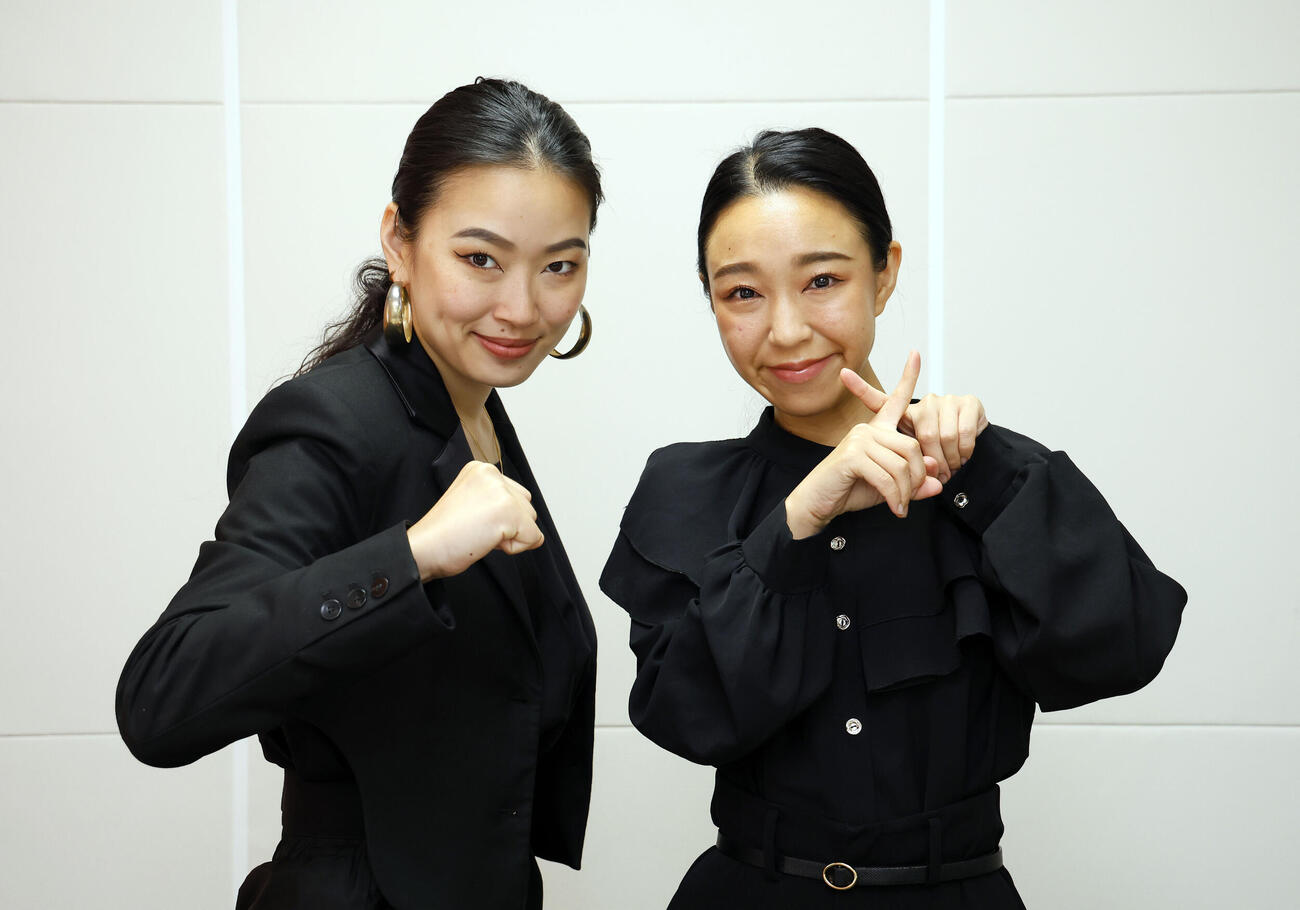 お笑い芸人「爛々」の萌々（左）と大国麗（23年7月撮影）