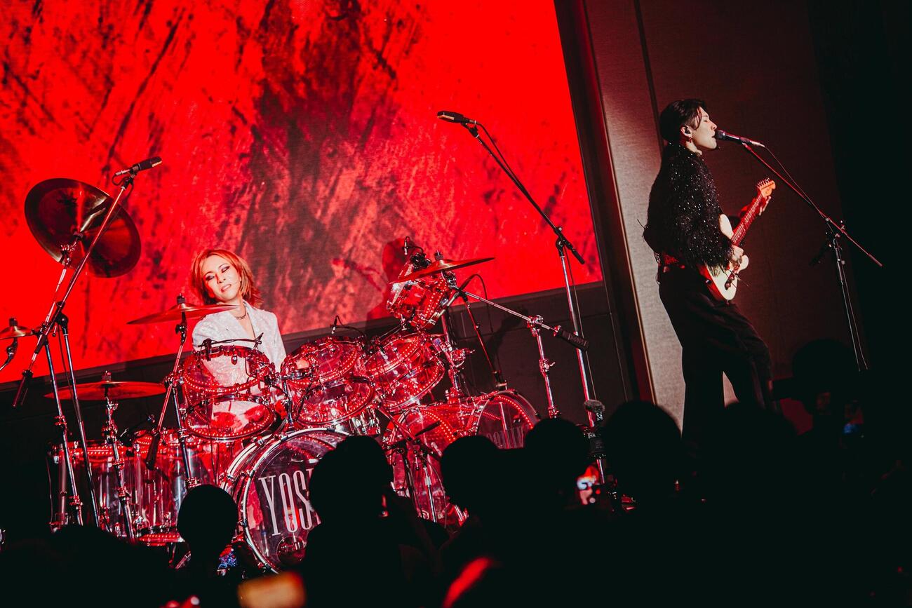 ディナーショーでMIYAVIとパフォーマンスするYOSHIKI　