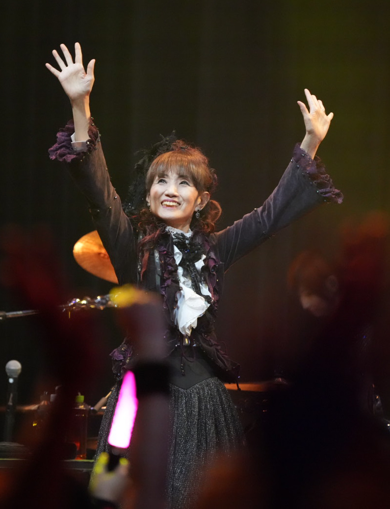 デビュー前日記念ライブに臨むSHOW−YA中村美紀（撮影・小沢裕）　♯東京・浅草花劇場　＝2026年8月30日