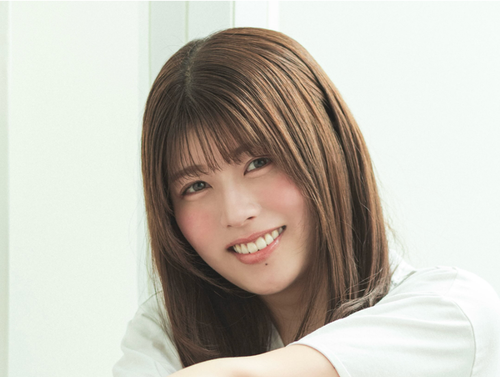 白T姿のちとせよしの（ちとせよしののインスタグラムから）