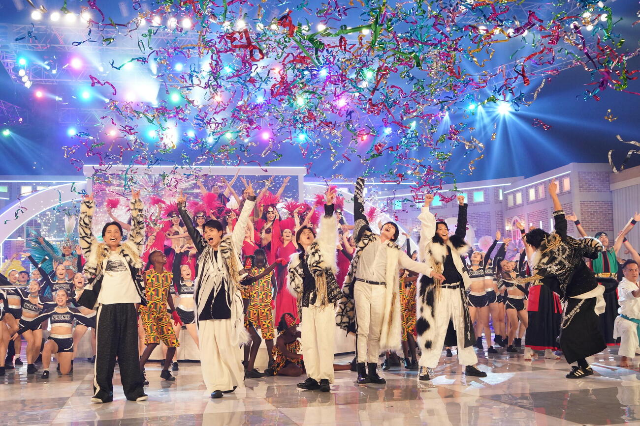 SixTONESら総勢130人による「ボーダーレスLIVE」の様子（C）日本テレビ