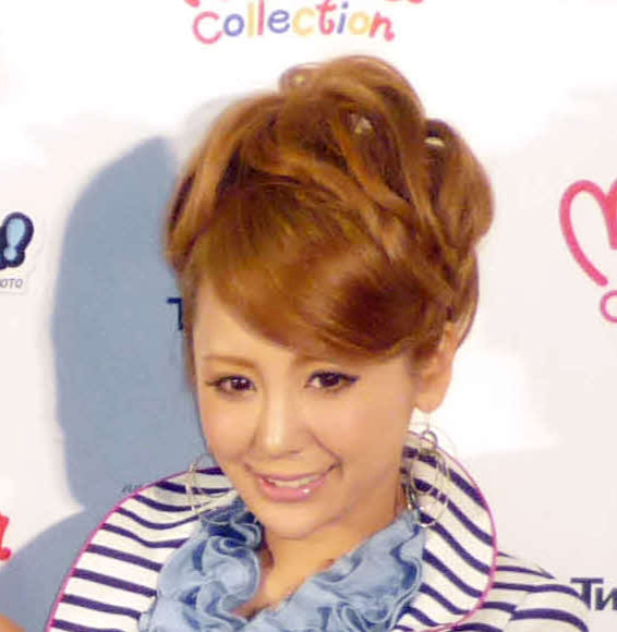 桃華絵里（2012年撮影）