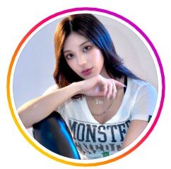 レースクイーン水神きき、スリットドレスからスラリ脚線美「セクシービーム」発射「うっわ！」