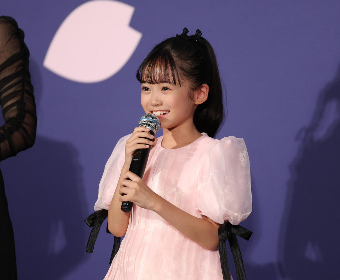 舞台あいさつに登壇し話をする泉谷星奈（撮影・増田悦実）