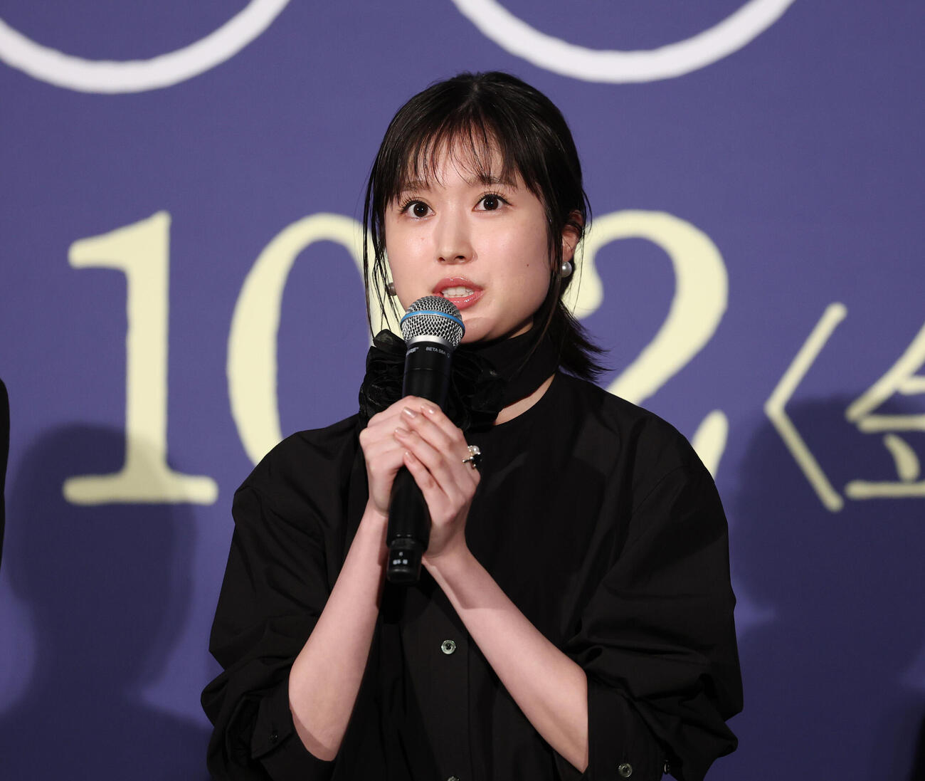舞台あいさつに登壇し話をする福本莉子（撮影・増田悦実）