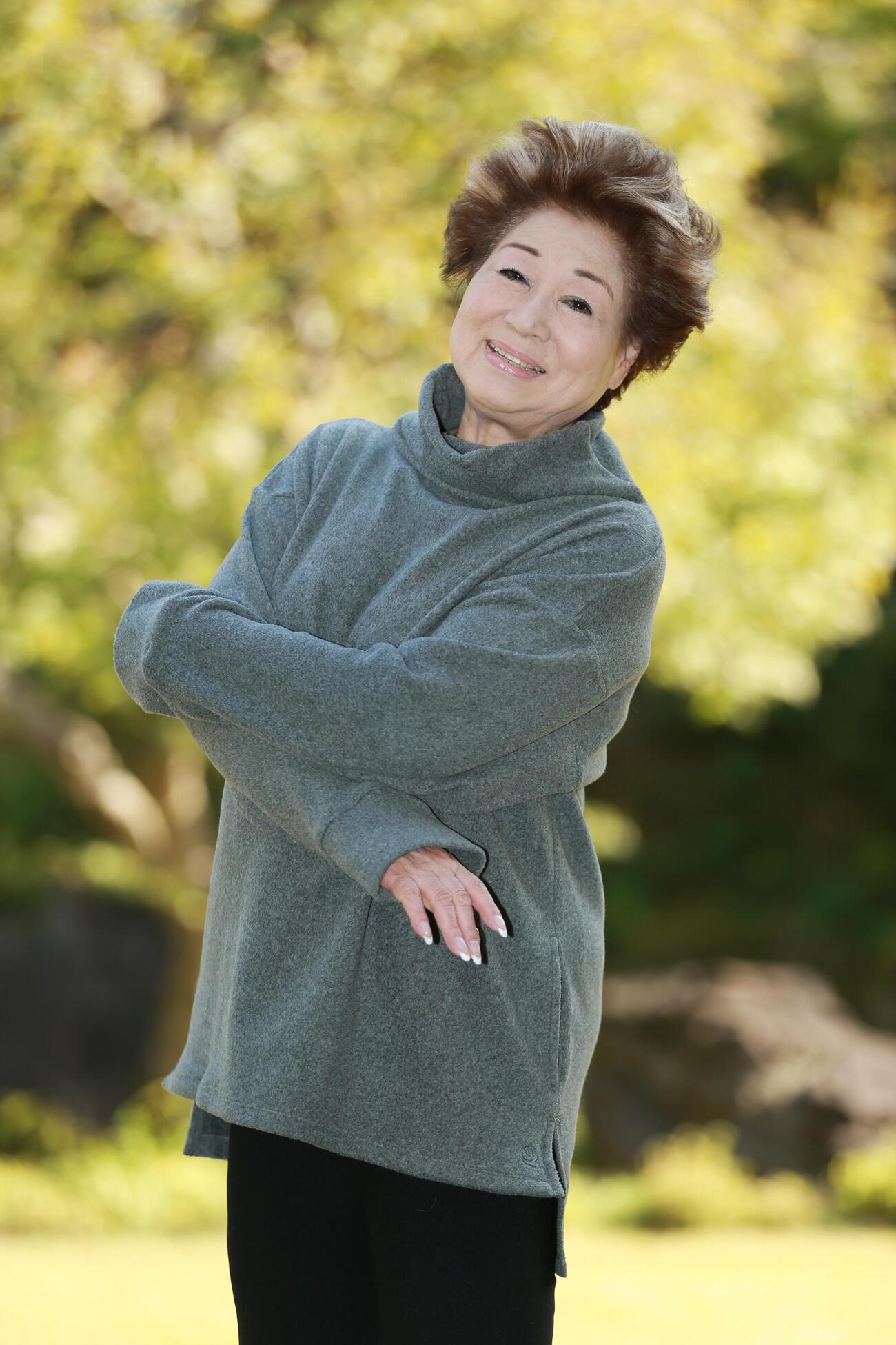 インタビュー　変わらぬ元気な笑顔を見せる水谷八重子