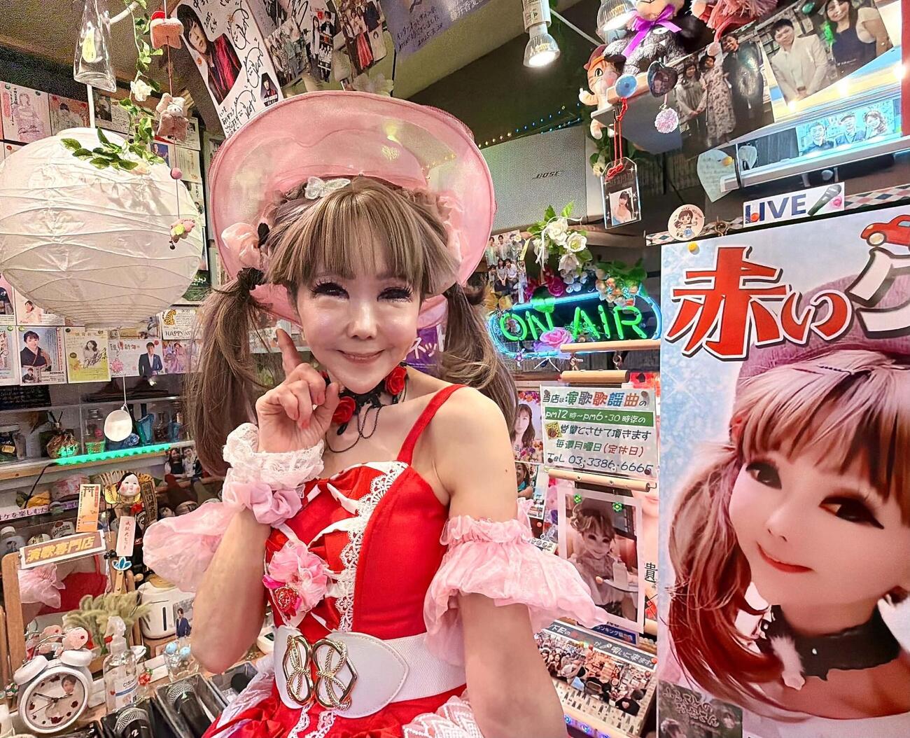 中野名曲堂でインストアライブを開いた恵中瞳