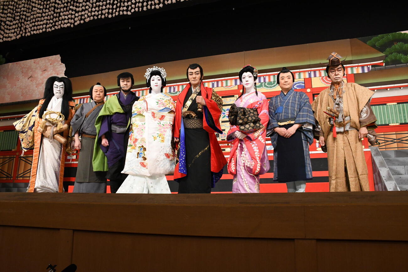 「流白浪燦星　碧翠の麗城（ルパン三世　へきすいのれいじょう）」に出演する、左から、坂東彌十郎、市川猿弥、市川笑三郎、中村米吉、片岡愛之助、市川笑也、市川青虎、市川中車（撮影・阪口孝志）