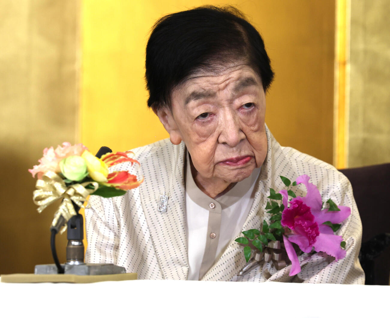 満100歳を迎え質問に答える石井ふく子さん（撮影・水谷安孝）