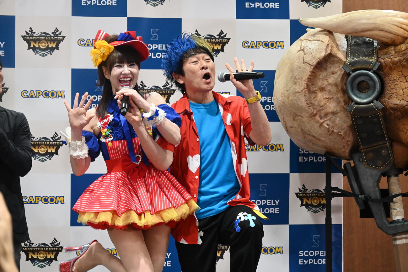 大型リアルイベント「モンスターハンターNowカーニバル　2026：大阪」の概要発表会に登場したかつみ♥さゆり（撮影・松浦隆司）