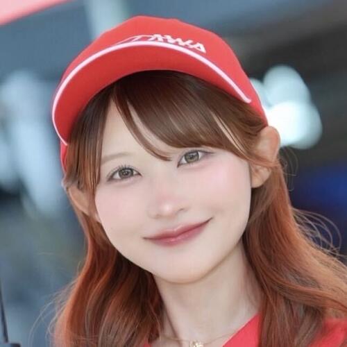「美しすぎる歯科衛生士」レースクイーン「実は、大胆」背中見せ衣装姿に「たまらない」