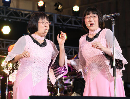 阿佐ケ谷姉妹「チャラチャラした格好してた」未婚のイケメン芸人を“暴露”