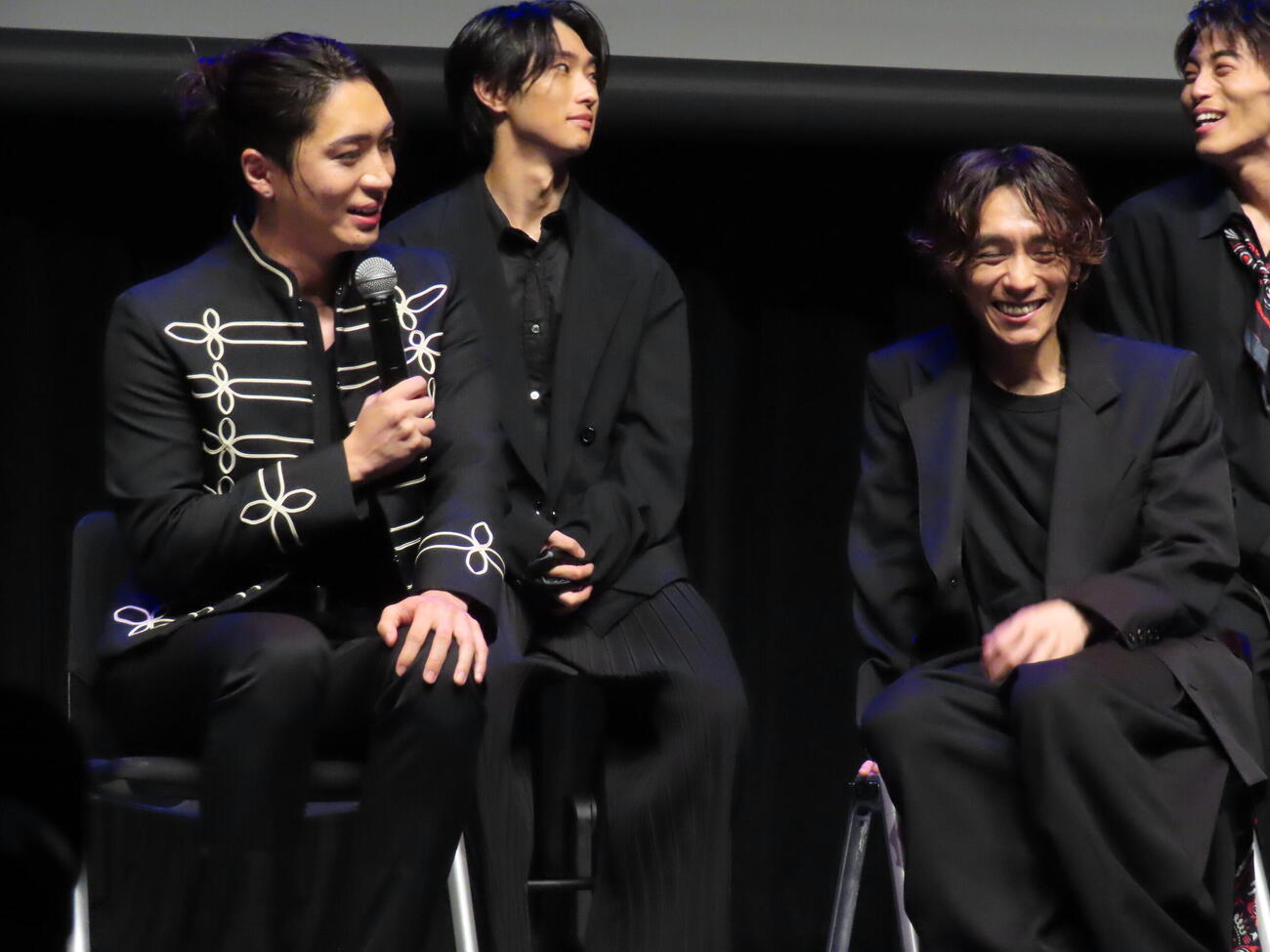 「THE ALUCARD SHOW」制作発表に出席した松下優也（前列左）と平間壮一（同右）（撮影・鎌田良美）