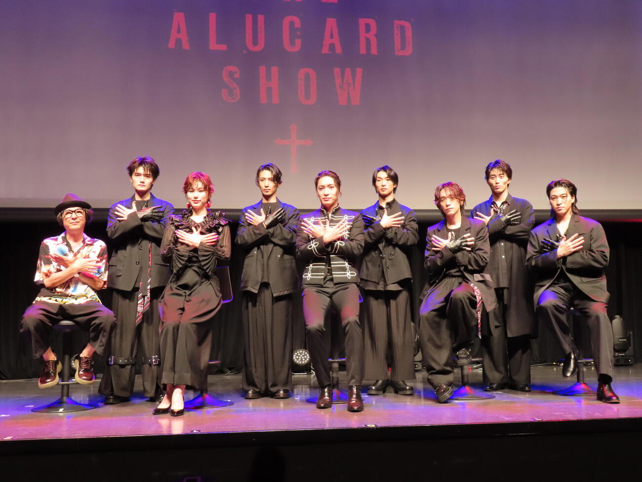 「THE ALUCARD SHOW」制作発表に出席した、左から河原雅彦氏、瀧澤翼、彩風咲奈、赤名竜乃介、松下優也、滝澤諒、平間壮一、山野光、SANTA（撮影・鎌田良美）