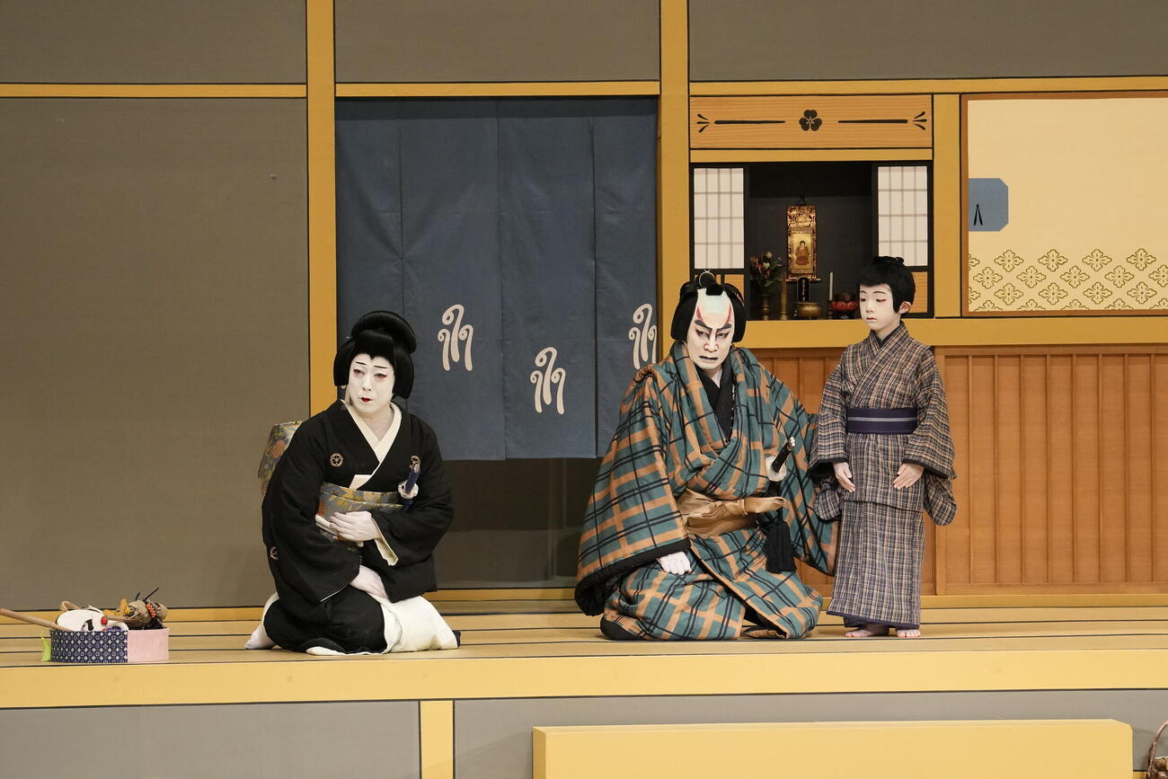 「秀山祭九月大歌舞伎」の昼の部「ひらかな盛衰記　逆櫓」に出演する、左から8代目尾上菊五郎、松本幸四郎、中村秀乃介（C）松竹