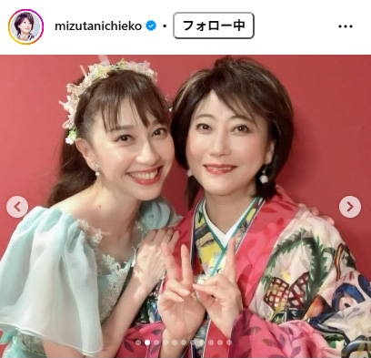 数日前にインスタグラムへ投稿したあいだしょうこ（左）とのツーショット（友近のインスタグラムから）