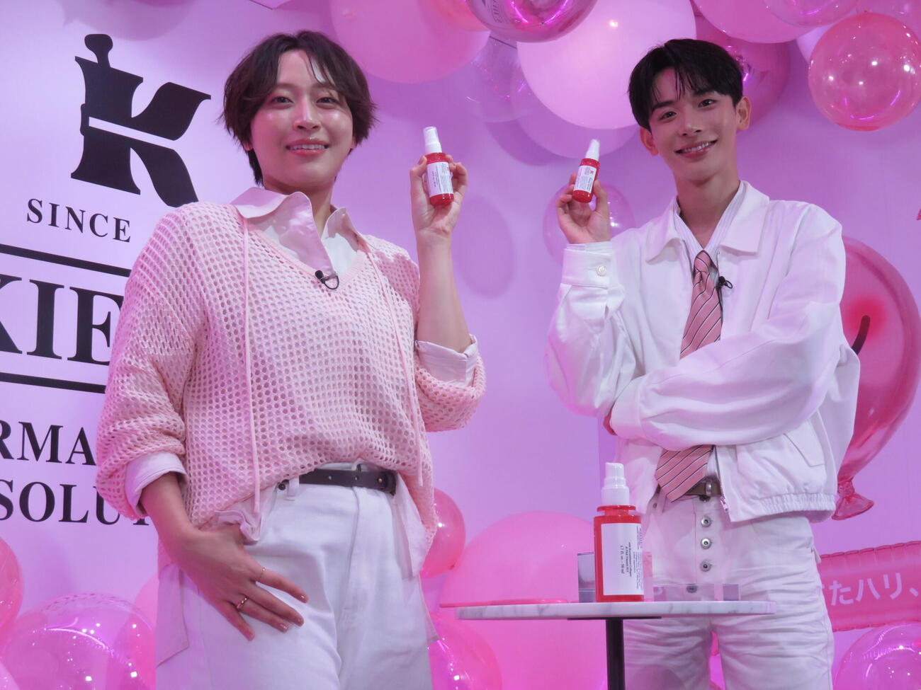 「Kiehl，s3DぷるツヤLABオープニングセレモニー」に登壇した丸山礼とよしあき