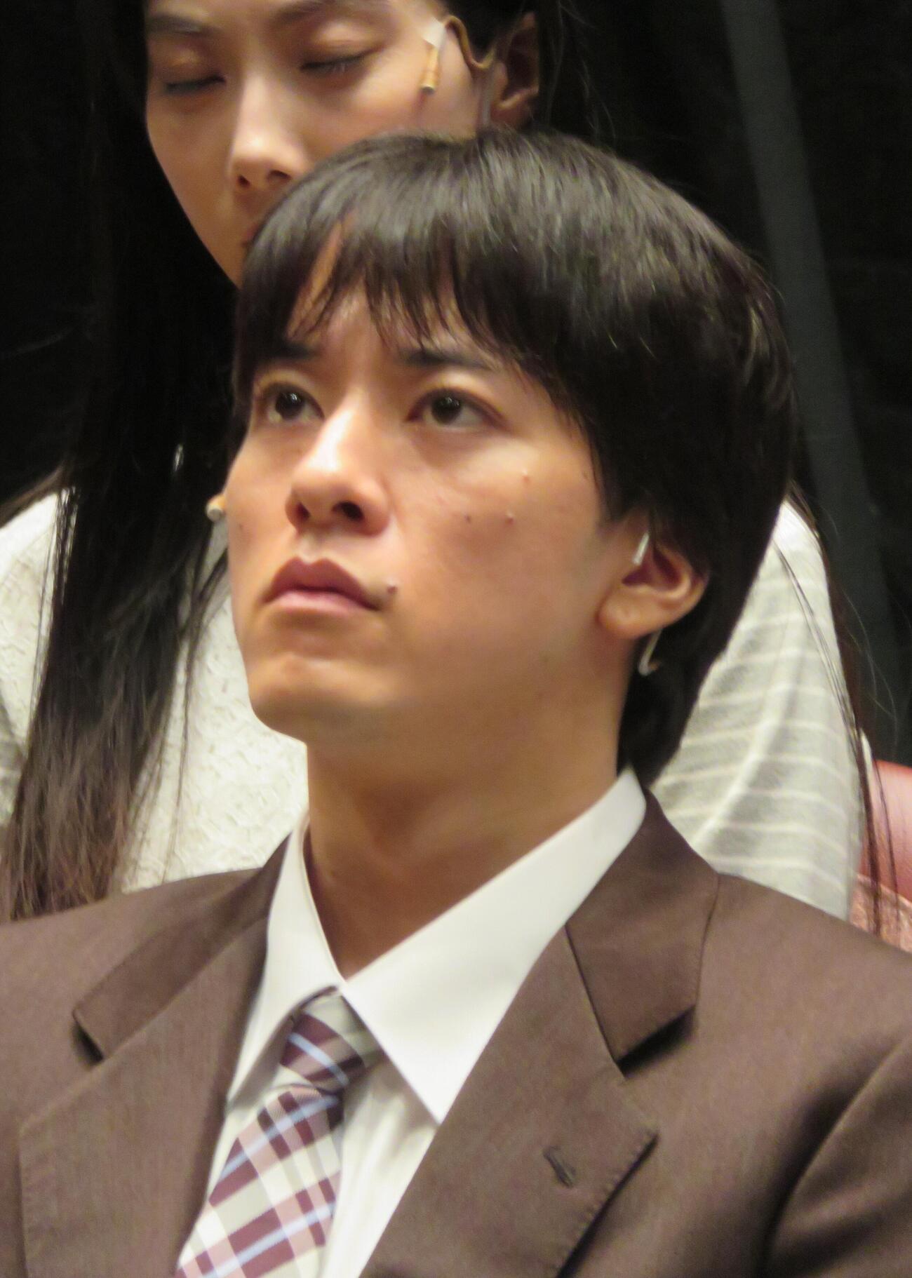 舞台「呪怨　THE LIVEー再念ー」のおはらいを行った松島庄汰（撮影・松本久）