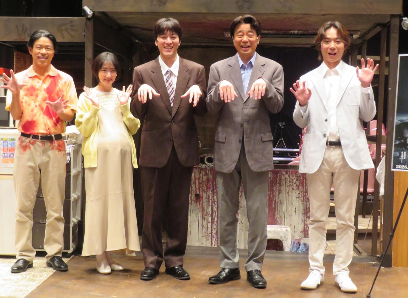 舞台「呪怨　THE LIVEー再念ー」の取材会を行った、左からEXILE松本利夫、生駒里奈、松島庄汰、よゐこ有野晋哉、杉本琢弥（撮影・松本久）