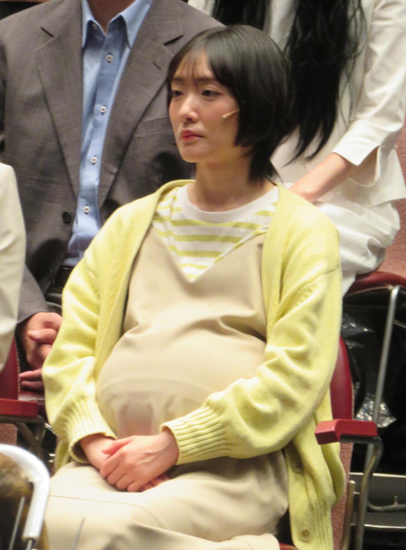 舞台「呪怨　THE LIVEー再念ー」のおはらいを行った生駒里奈（撮影・松本久）