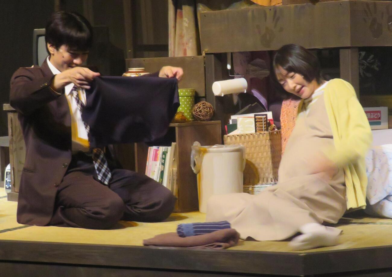 舞台「呪怨　THE LIVEー再念ー」のゲネプロを行った松島庄汰と生駒里奈（撮影・松本久）