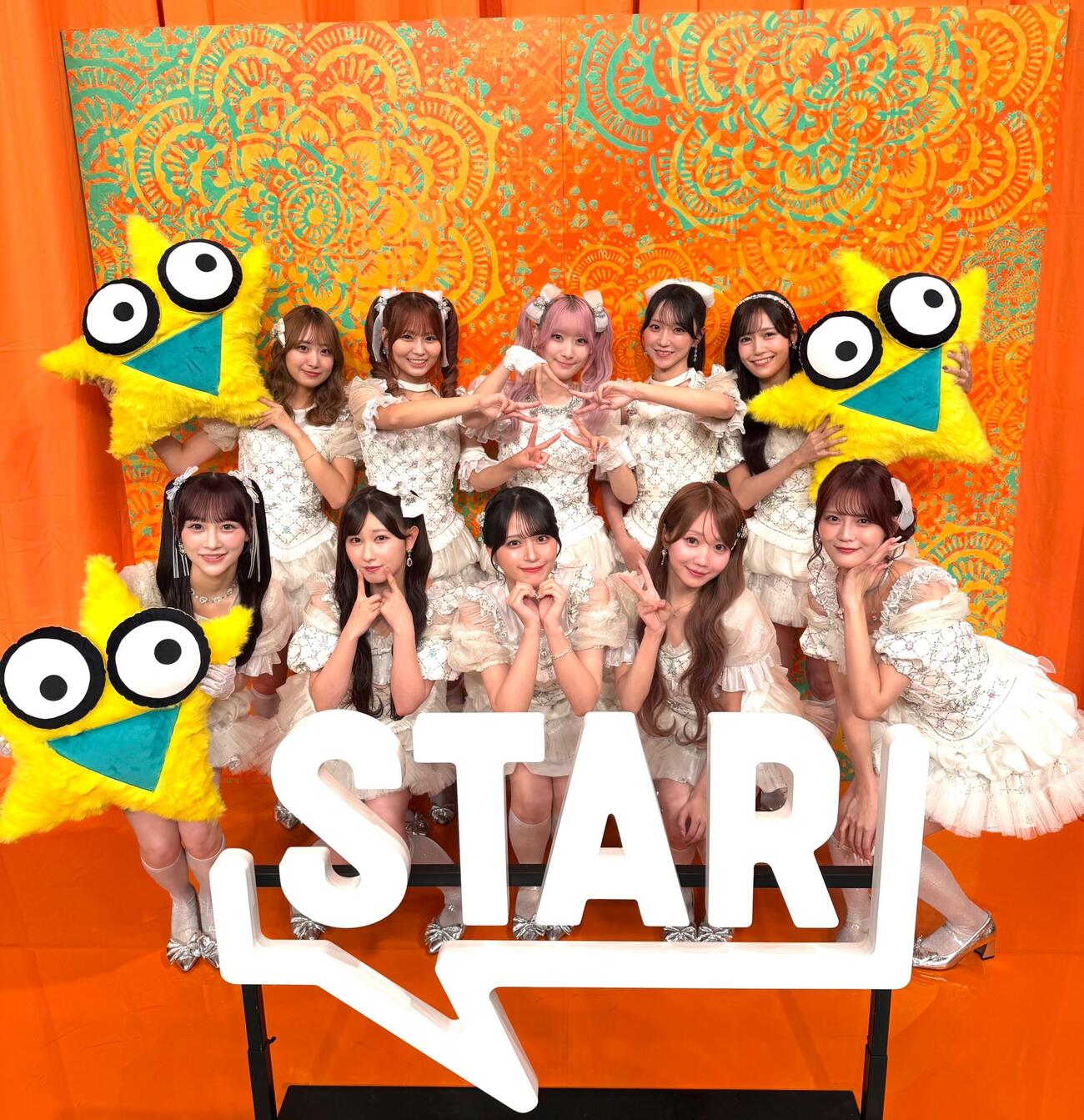 フジテレビ系「STAR」に出演し「恋、はじめました。」を披露した＝LOVE