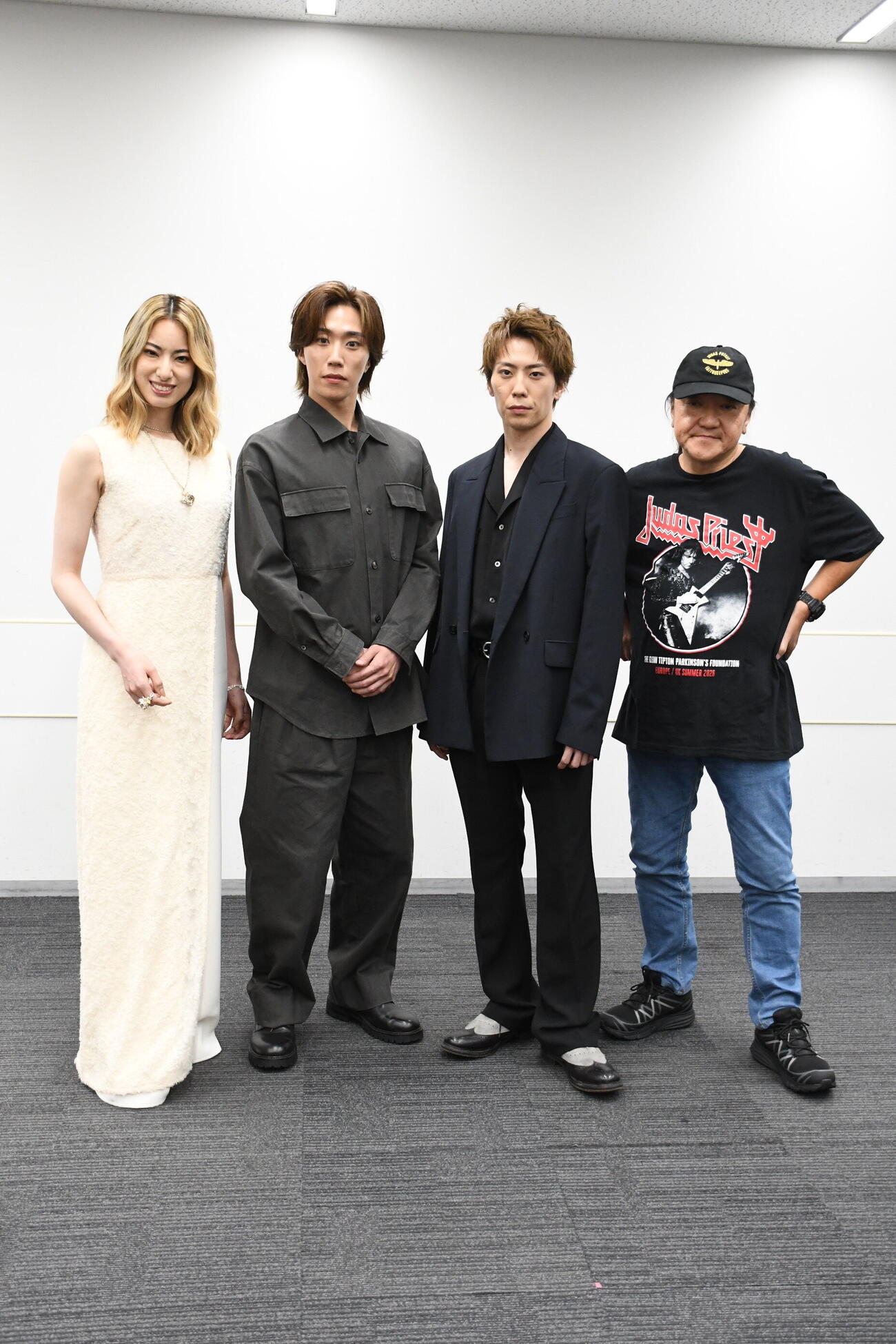 劇団新感線「髑髏城の七人　LAST STAND」の取材会に出席した、左から、柚香光、早乙女太一、早乙女友貴、いのうえひでのり氏（撮影・阪口孝志）