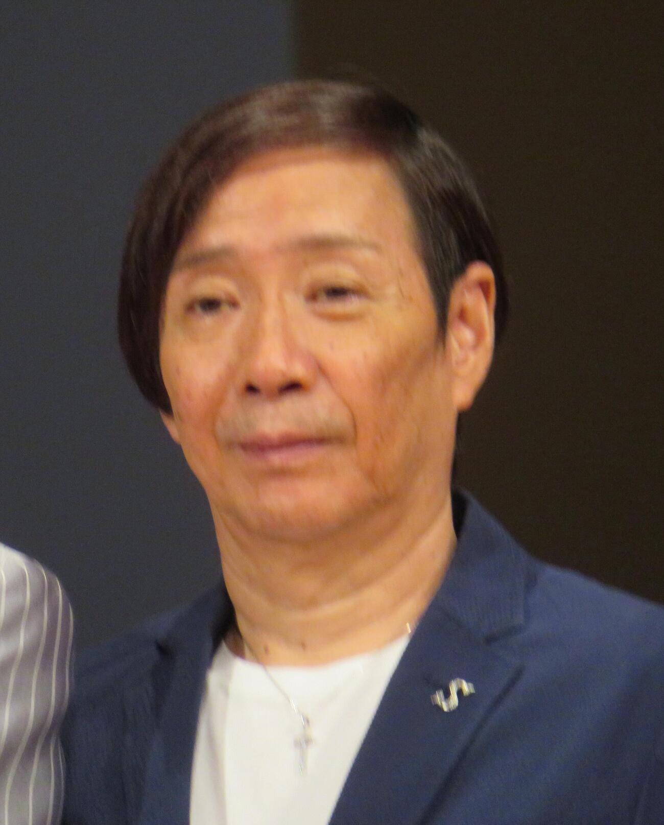 橋幸夫さんの「一周忌特別公演」に参加した、あいざき進也（撮影・松本久）