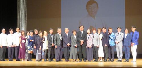 橋幸夫さん一周忌　「偉大な先輩だった」三田明、千昌夫らが思い出を語りしのんだ
