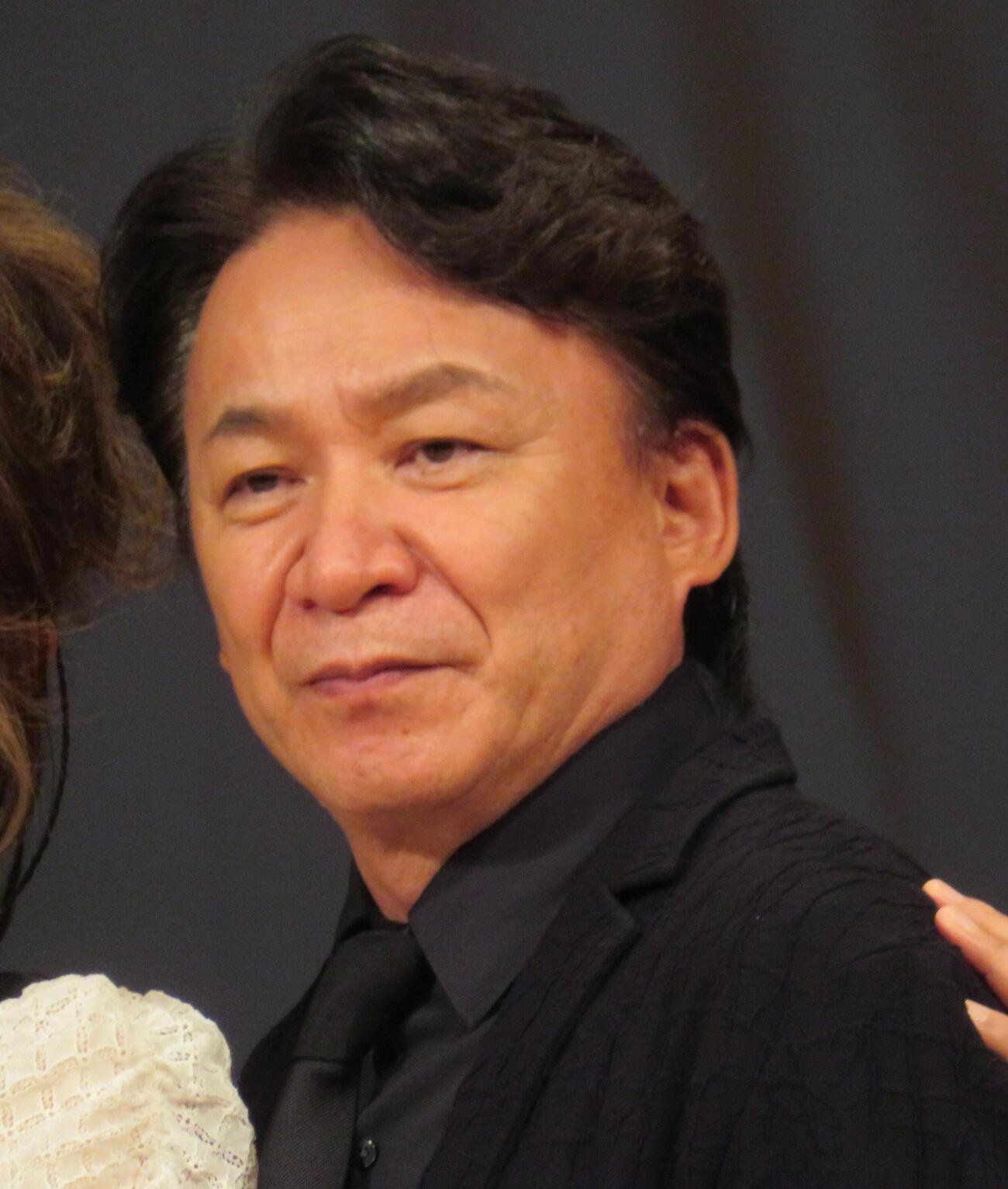 橋幸夫さんの「一周忌特別公演」に参加した狩人の加藤高道（撮影・松本久）