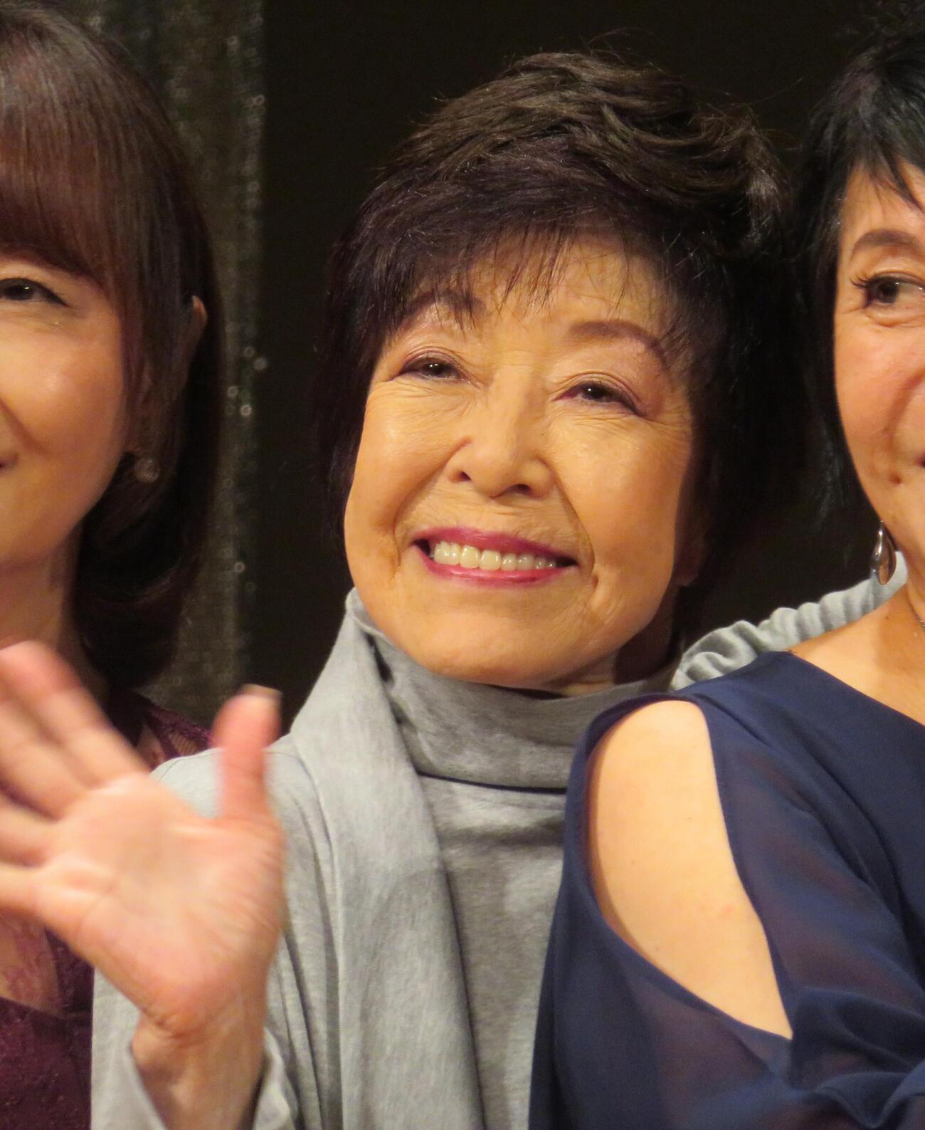 橋幸夫さんの「一周忌特別公演」に参加した西口久美子（撮影・松本久）