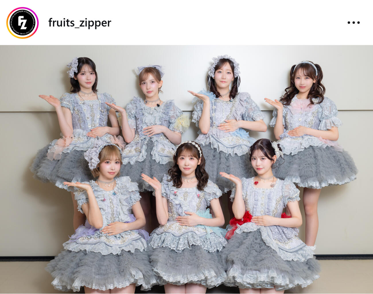 新衣装のFRUITS ZIPPER（FRUITS ZIPPERの公式インスタグラムから）