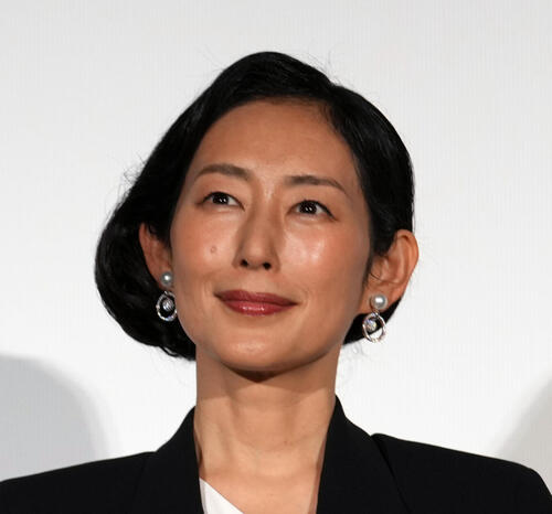 木村多江、台湾での美しい夜景ショット公開「みんなが今日も笑顔でいますように」