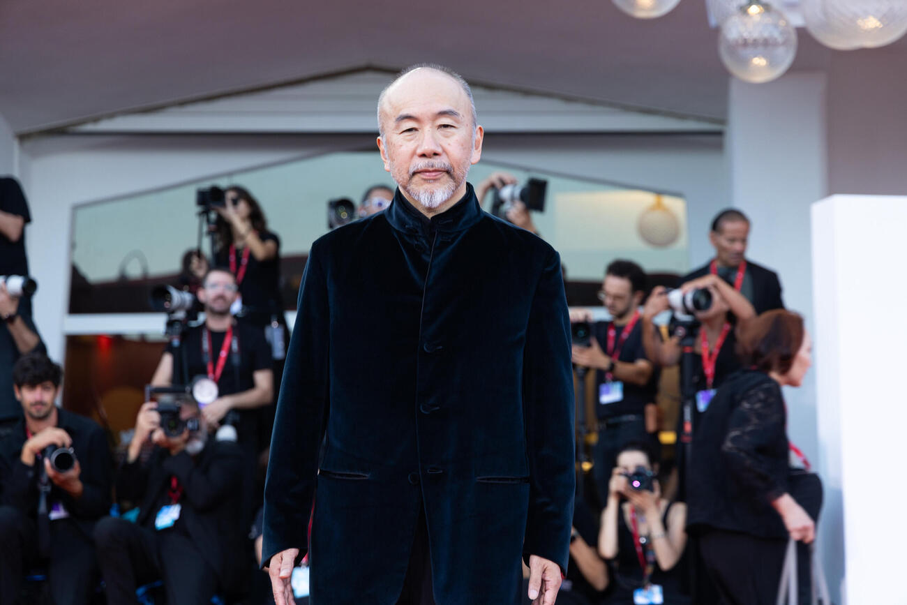 ベネチア映画祭でレッドカーペットを歩く「ネルソンさん、あなたは人を殺しましたか？」の塚本晋也監督（C）Kazuko Wakayama
