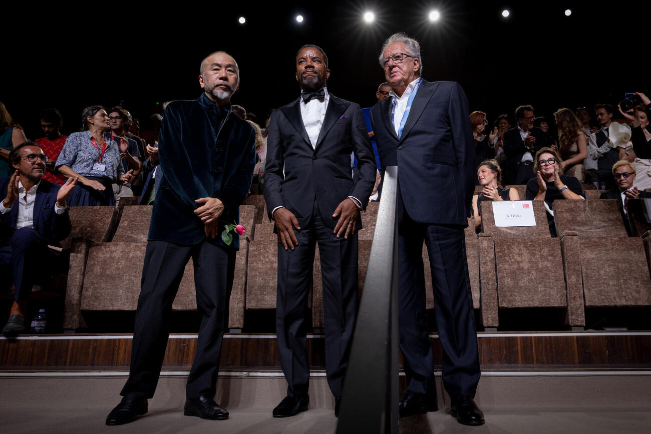 ベネチア映画祭の公式上映に参加した「ネルソンさん、あなたは人を殺しましたか？」の、左から塚本晋也監督、ロドニー・ヒックス、ジェフリー・ラッシュ（C）Kazuko Wakayama