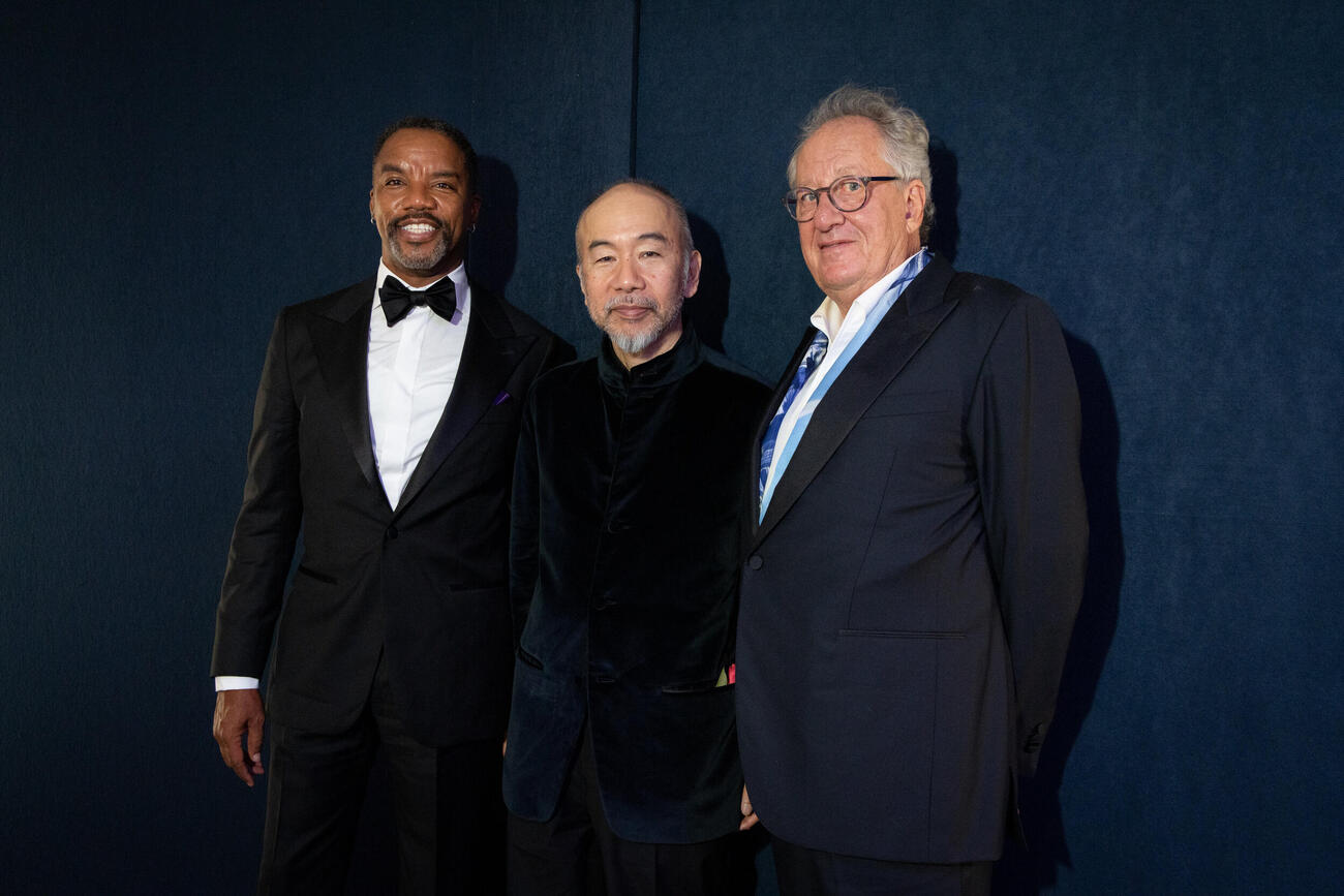 ベネチア映画祭の公式上映後、囲み取材に応じる「ネルソンさん、あなたは人を殺しましたか？」の、左から塚本晋也監督、ロドニー・ヒックス、ジェフリー・ラッシュ（C）Kazuko Wakayama