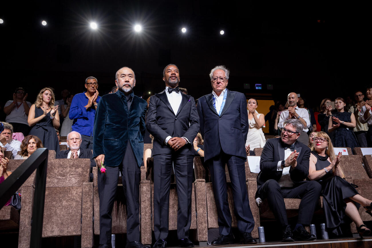 ベネチア映画祭の公式上映に参加した「ネルソンさん、あなたは人を殺しましたか？」の、左から塚本晋也監督、ロドニー・ヒックス、ジェフリー・ラッシュ（C）Kazuko Wakayama