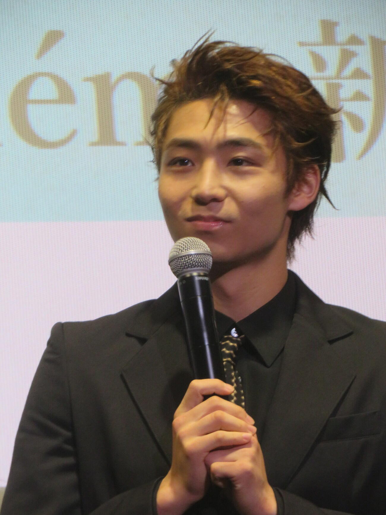 映画「ホーム　スイート　ホーム」公開記念舞台あいさつに出席した八村倫太郎（撮影・川田和博）