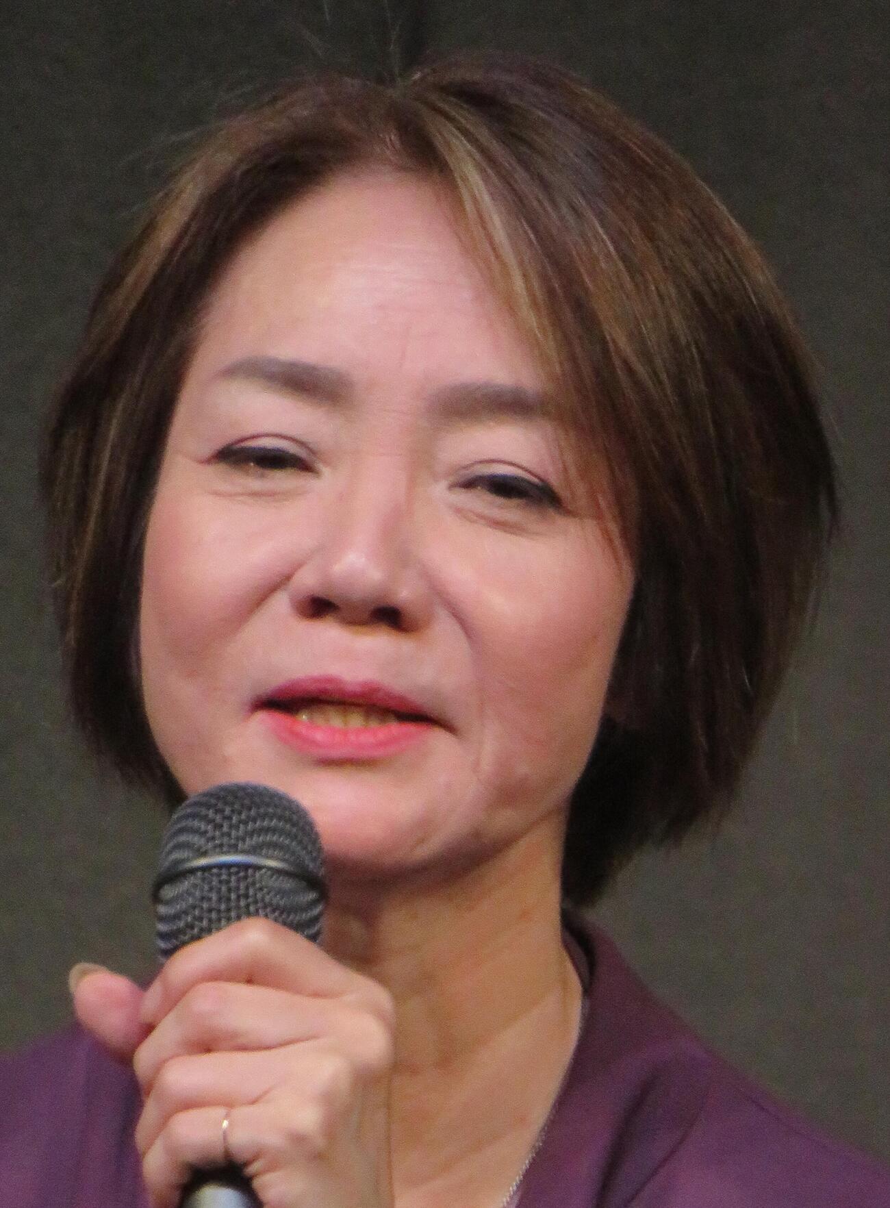 ライブで熱唱する香西かおり（撮影・松本久）