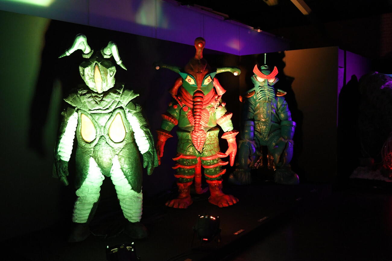 ウルトラシリーズで欠かせない怪獣も存在（左からゼットン、ヒッポリト星人、テンペラー星人）