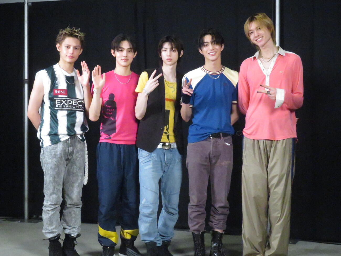 横浜公演2日目終演後、会見したCORTISの左からJAMES、SEONGHYEON、JUHOON、KEONHO、MARTIN