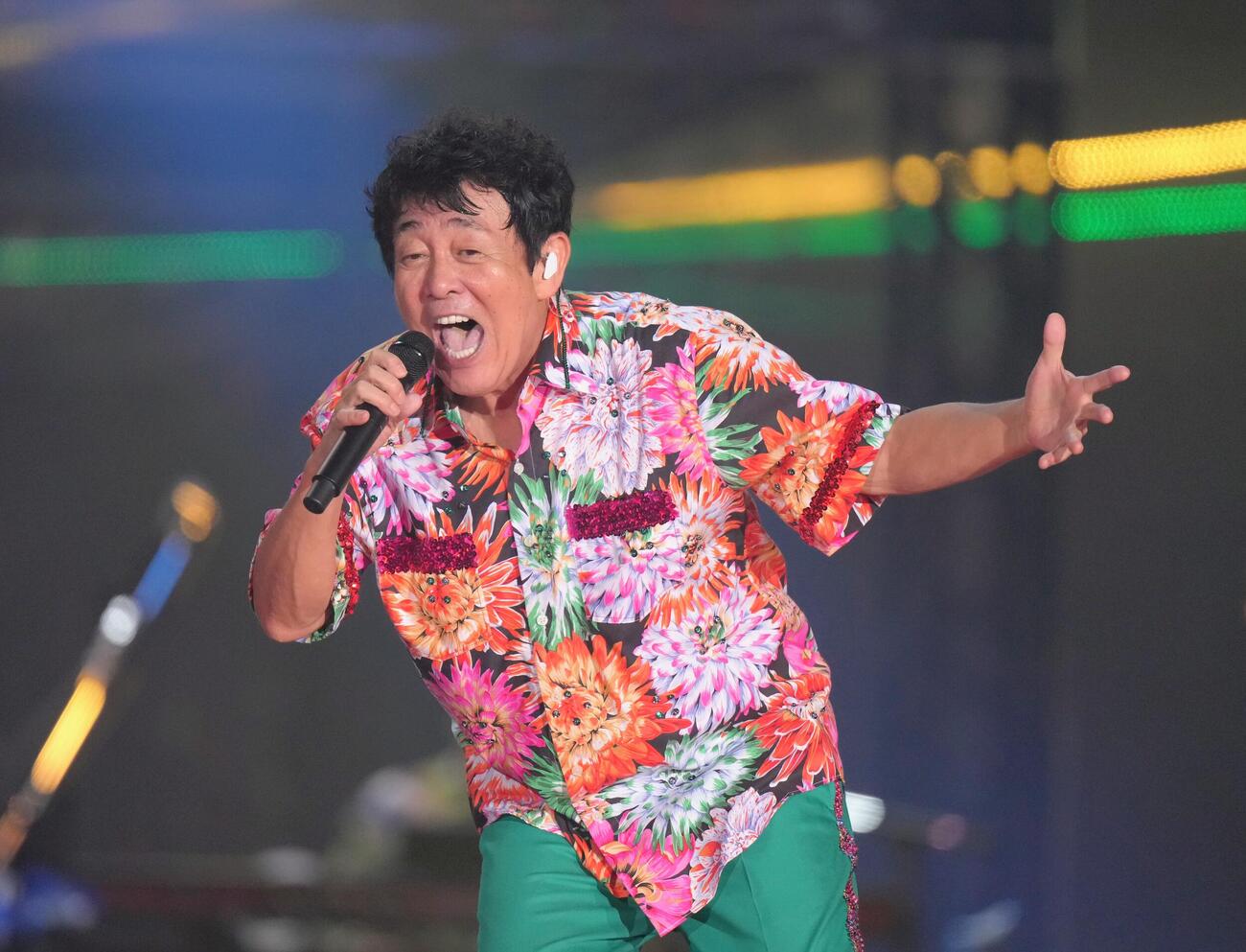 会場を盛り上げるTUBE前田亘輝（撮影・足立雅史）